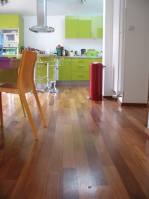 Parquet de cuisine en Gaïac